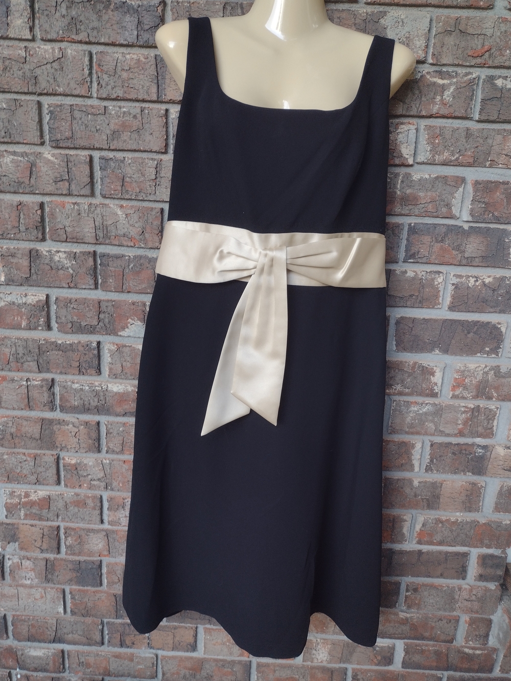 ANN TAYLOR Sleeveless Midi Black Cocktail/Formal Dress Sz 12 Cream Satin Bow Zip